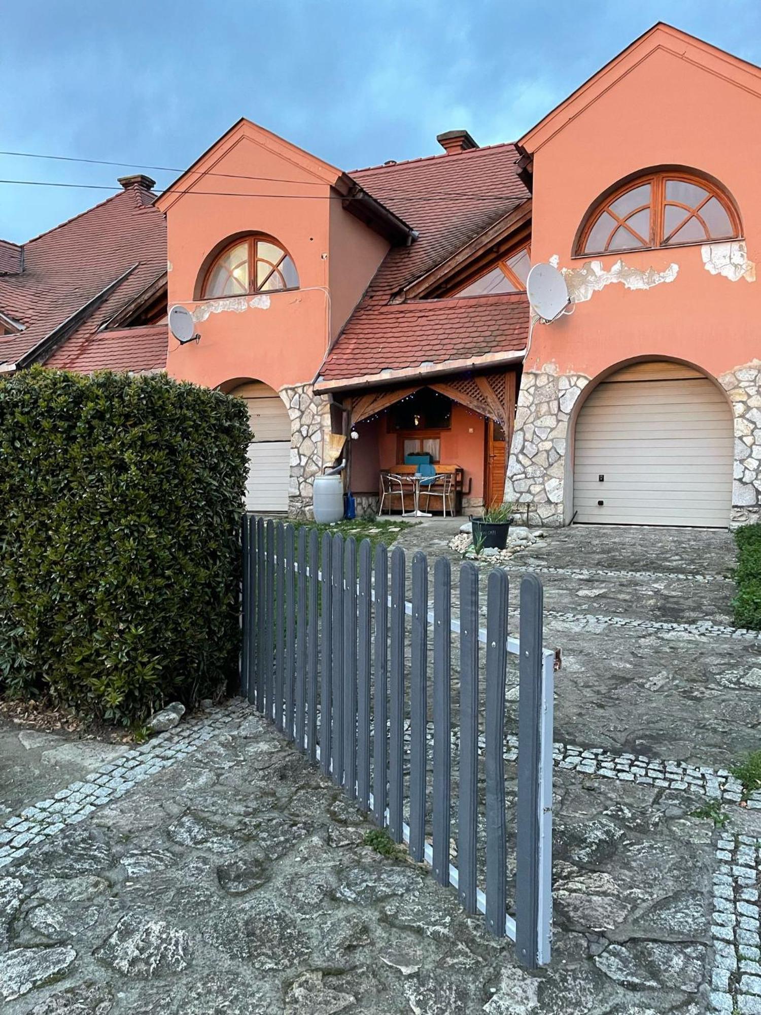 Greenpark Garden Villa Family Apartments Near Tokaj 세렌치 외부 사진