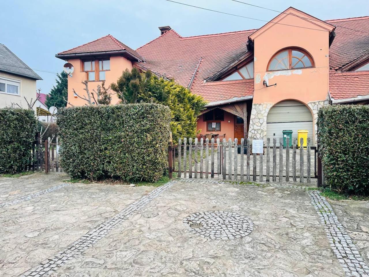 Greenpark Garden Villa Family Apartments Near Tokaj 세렌치 외부 사진